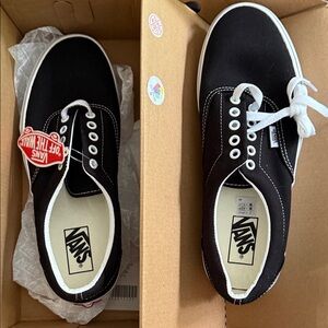 Vans Men's Black and White Canvas Sneakers